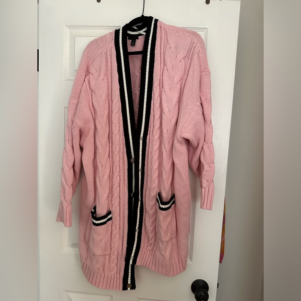 Only worn 2-3 times and the light pink just isn’t my color